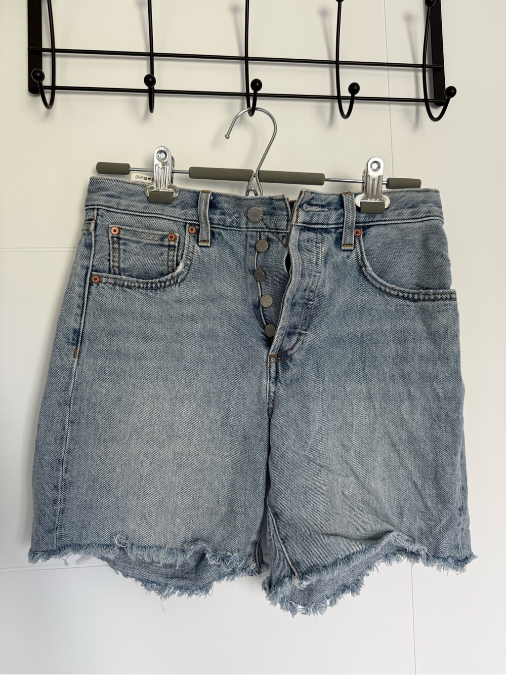 Aritzia Denim Forum the Yoko Mid Thigh Denim Shorts Light Wash